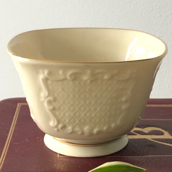 LENOX BOWL CANTERBURY PATTERN - Picture 2 of 9